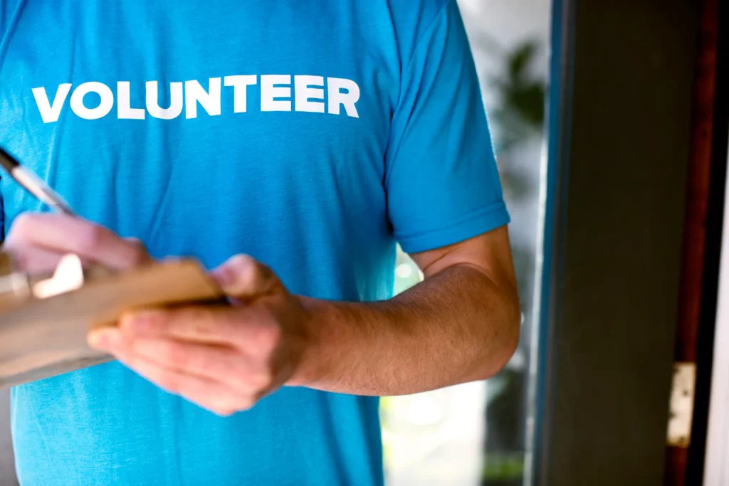 Connecting-volunteer